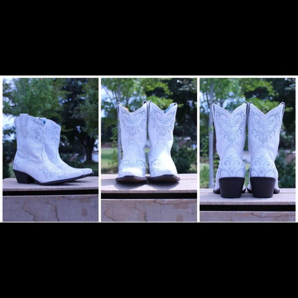 NWT/NIB White Cowboy Boots - size 8.5